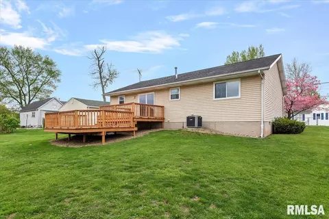 Exterior - 209 E Menard St, Riverton, IL 62561 photo 5 of 6