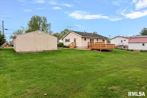 Exterior - 209 E Menard St, Riverton, IL 62561 photo 3 of 6