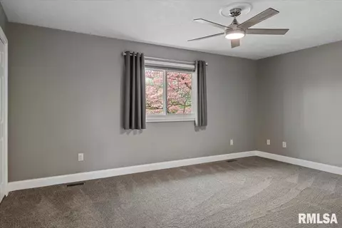 Bedroom - 209 E Menard St, Riverton, IL 62561 photo 3 of 4