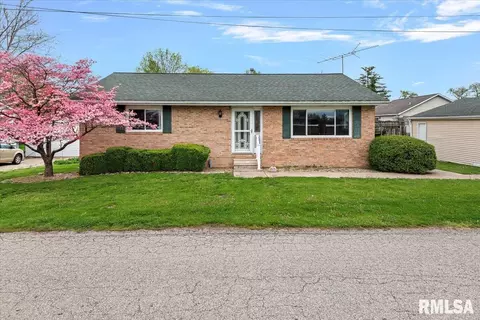 209 E Menard St, Riverton, IL 62561