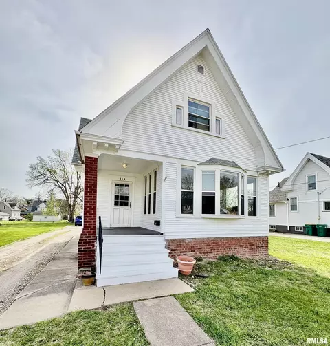 219 N Arthur Ave, Galesburg, IL 61401