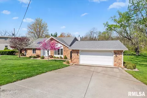 168 Birch Rd, Petersburg, IL 62675