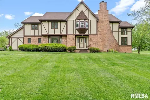 9068 Old Indian Trl, Chatham, IL 62629