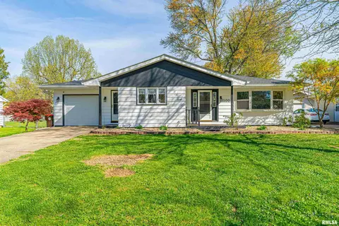 1400 Rutledge Dr, Lincoln, IL 62656