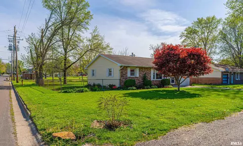 1 Hoaglin Dr, Lincoln, IL 62656