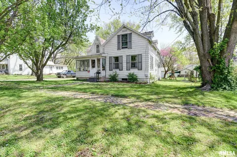 218 12 S Hickory St, Pana, IL 62557