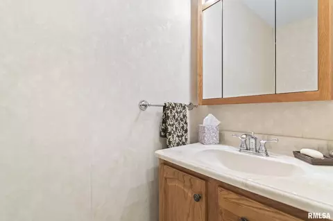 2340 Bates Ave, Springfield, IL 62704 photo 21
