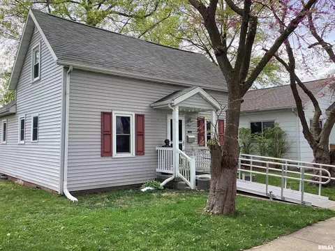 314 W Locust St, Chatham, IL 62629