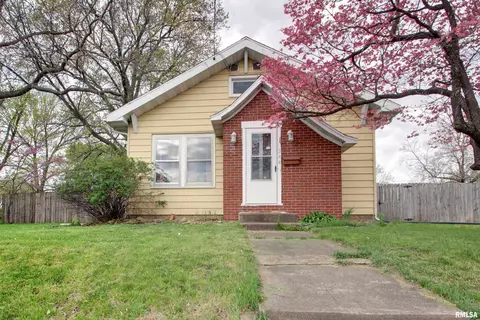 344 S State Rd, Mendon, IL 62351