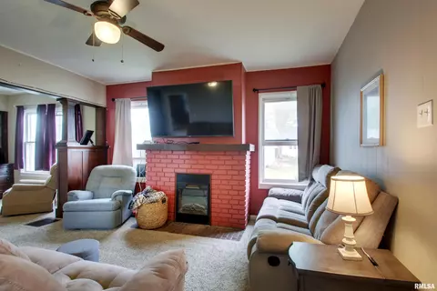 Living - 344 S State Rd, Mendon, IL 62351 photo 1 of 2