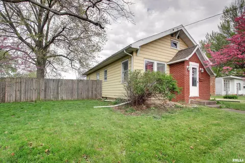 Exterior - 344 S State Rd, Mendon, IL 62351 photo 6 of 6