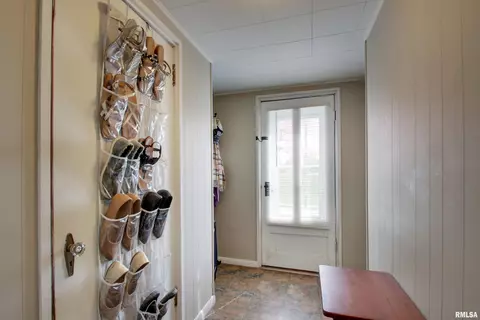 Entry Way - 344 S State Rd, Mendon, IL 62351 photo 1 of 1