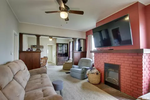 Living - 344 S State Rd, Mendon, IL 62351 photo 2 of 2