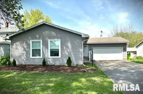 137 Chestnut St, Jacksonville, IL 62650