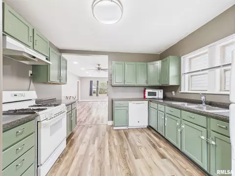 Kitchen - 2417 Yale Blvd, Springfield, IL 62703 photo 3 of 4