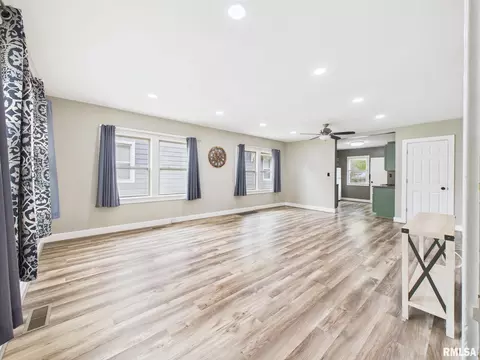 Living - 2417 Yale Blvd, Springfield, IL 62703 photo 1 of 4