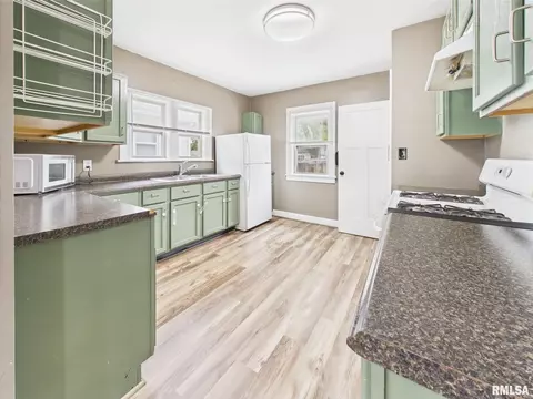 Kitchen - 2417 Yale Blvd, Springfield, IL 62703 photo 1 of 4