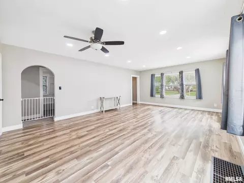 Living - 2417 Yale Blvd, Springfield, IL 62703 photo 3 of 4