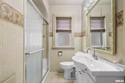 Bath - 2128 S State St, Springfield, IL 62704 photo 1 of 2