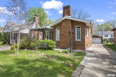 Exterior - 2128 S State St, Springfield, IL 62704 photo 2 of 7