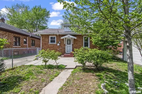 Exterior - 2128 S State St, Springfield, IL 62704 photo 4 of 7