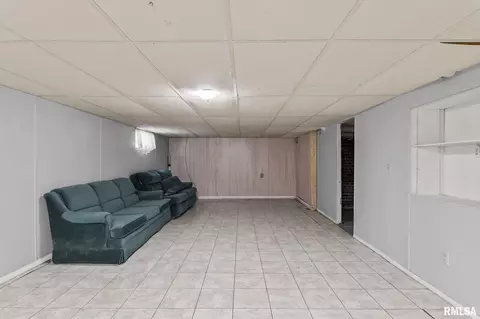 Living - 2128 S State St, Springfield, IL 62704 photo 6 of 6