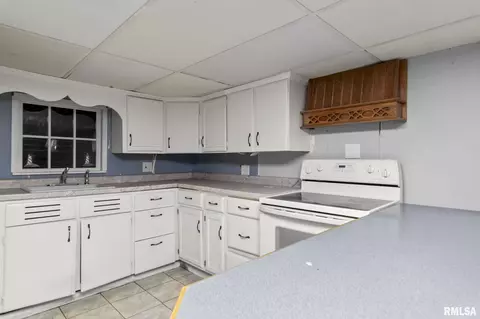 Kitchen - 2128 S State St, Springfield, IL 62704 photo 4 of 4