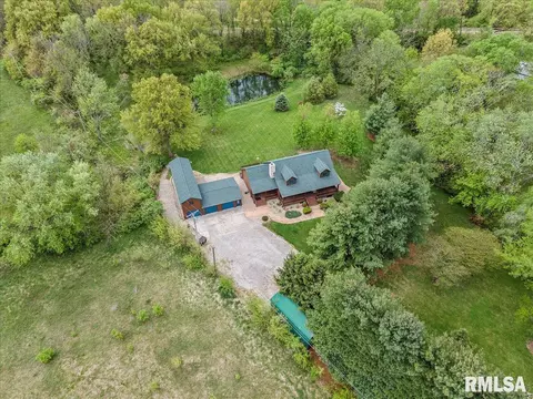 310 Pine Ridge Ln, Athens, IL 62613