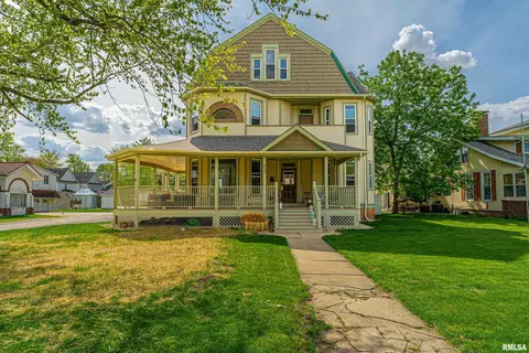 221 N Union St, Lincoln, IL 62656
