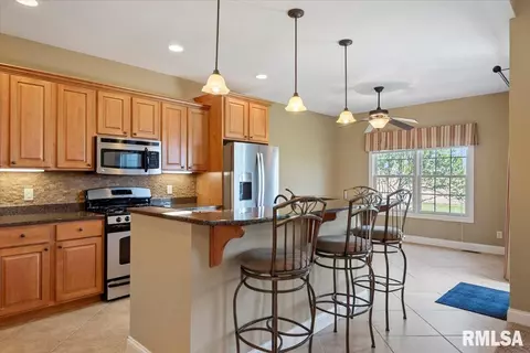 Kitchen - 5909 Hedley Rd, Springfield, IL 62711 photo 2 of 5