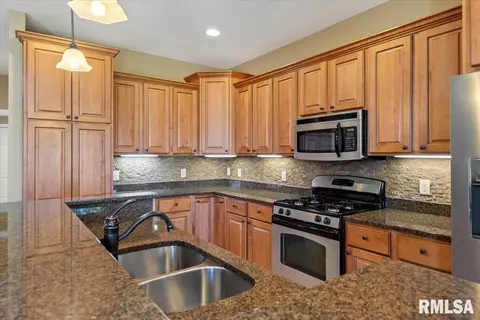 Kitchen - 5909 Hedley Rd, Springfield, IL 62711 photo 5 of 5