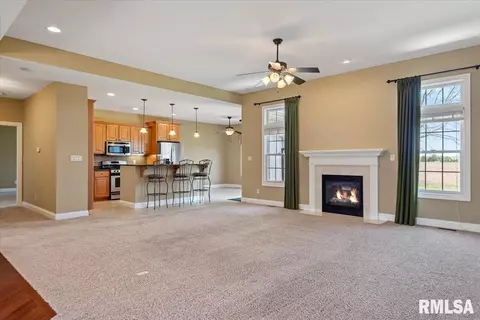 Living - 5909 Hedley Rd, Springfield, IL 62711 photo 2 of 5