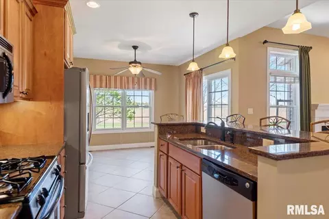 Kitchen - 5909 Hedley Rd, Springfield, IL 62711 photo 3 of 5