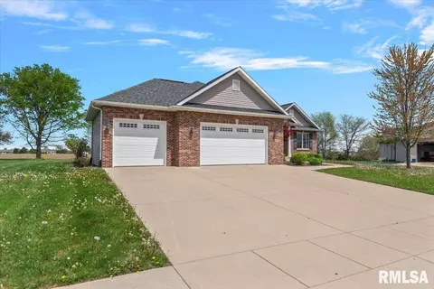 Exterior - 5909 Hedley Rd, Springfield, IL 62711 photo 5 of 10