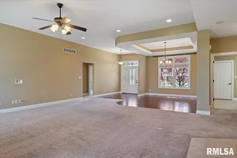 Living - 5909 Hedley Rd, Springfield, IL 62711 photo 4 of 5