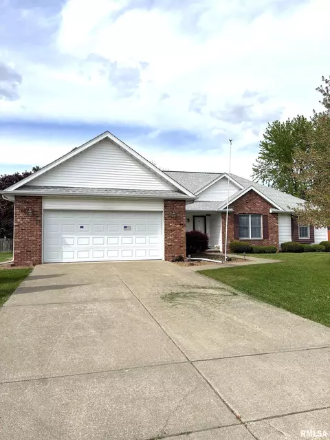 1245 Oakbrook Ave, Chatham, IL 62629