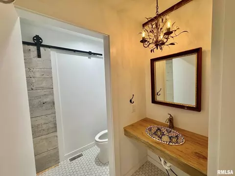Bath - 27 Hamlin Heights Dr, Hannibal, MO 63401 photo 4 of 7