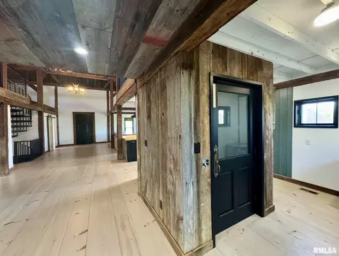 Entry Way - 27 Hamlin Heights Dr, Hannibal, MO 63401 photo 3 of 9