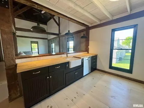 Kitchen - 27 Hamlin Heights Dr, Hannibal, MO 63401 photo 2 of 3