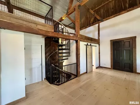 Entry Way - 27 Hamlin Heights Dr, Hannibal, MO 63401 photo 4 of 9
