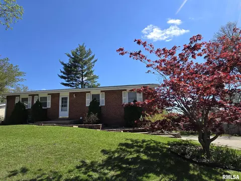 2620 Midlan Dr, Quincy, IL 62301