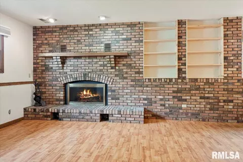 Living - 3000 Griffiths Ave, Springfield, IL 62702 photo 2 of 4