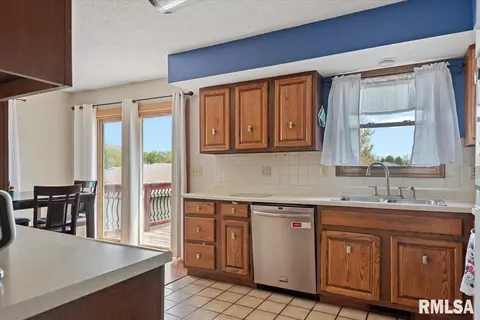 Kitchen - 3000 Griffiths Ave, Springfield, IL 62702 photo 2 of 2