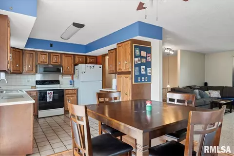 Kitchen - 3000 Griffiths Ave, Springfield, IL 62702 photo 1 of 2