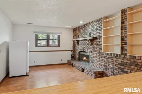 Living - 3000 Griffiths Ave, Springfield, IL 62702 photo 4 of 4