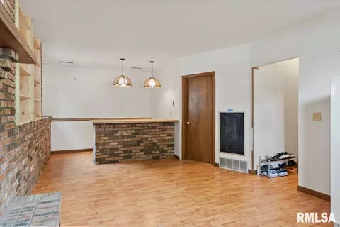 Living - 3000 Griffiths Ave, Springfield, IL 62702 photo 3 of 4