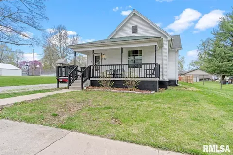 307 N Elm St, Tallula, IL 62688
