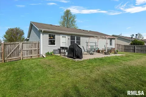 Exterior - 504 N Bitterroot Dr, Athens, IL 62613 photo 6 of 7