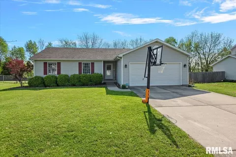 504 N Bitterroot Dr, Athens, IL 62613
