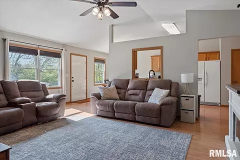 Entry Way - 504 N Bitterroot Dr, Athens, IL 62613 photo 1 of 6